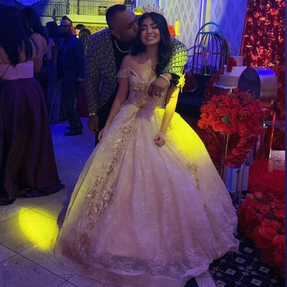 Sweet 16/ quince dresses - Picture 3 of 3